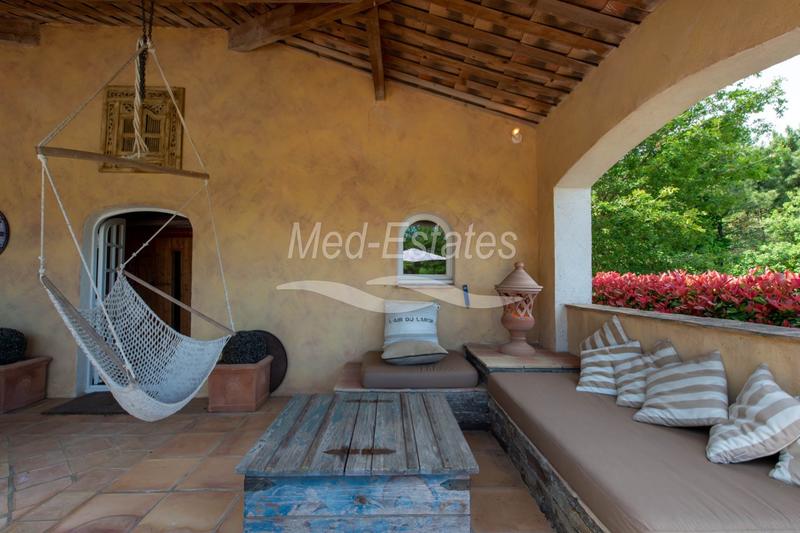 Villa - 242 m² - 8 pièces