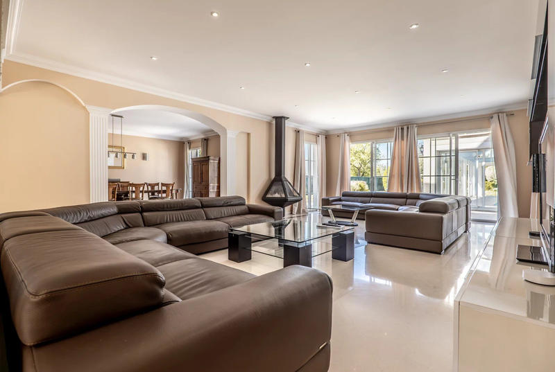 Maison contemporaine - 733 m² - 15 pièces