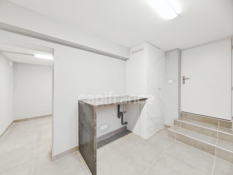 Maison - 230 m² - 9 pièces