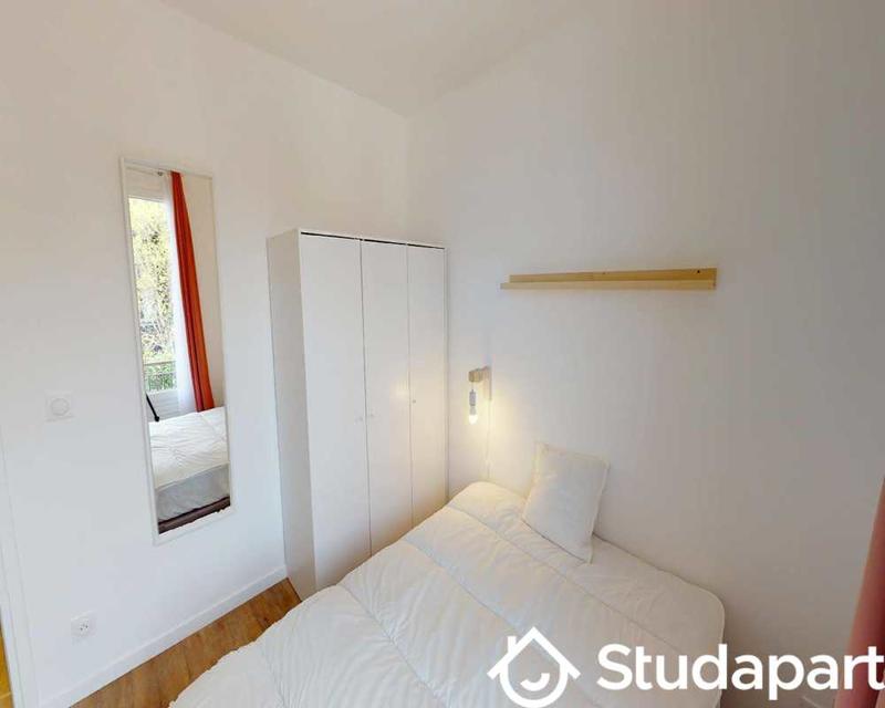 Chambre - 95 m² - 1 pièce