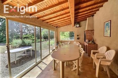 Maison - 330 m² - 9 pièces