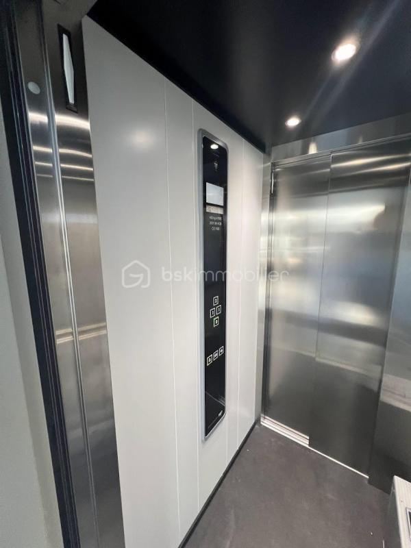 Bureau - 246 m² - 7 pièces