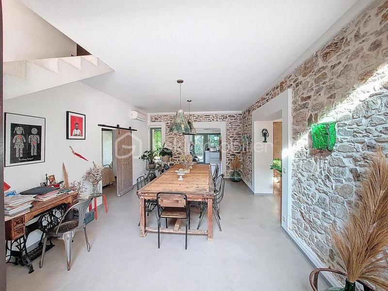 Maison - 254 m² - 8 pièces