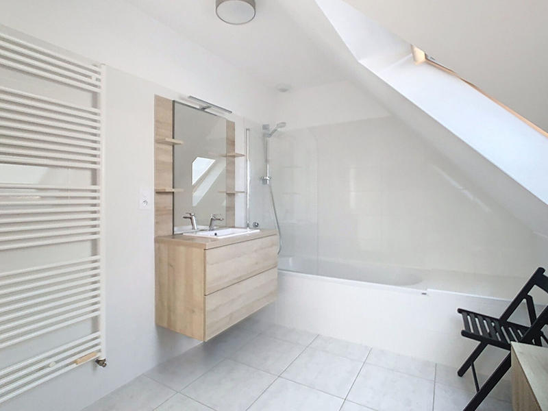 Maison - 168 m² - 9 pièces