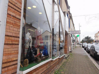 Local commercial - 90 m² - 4 pièces