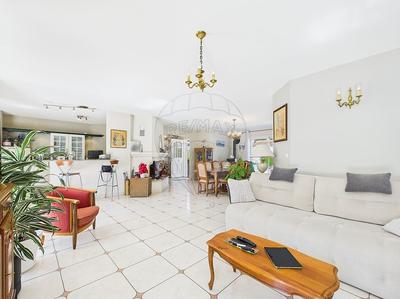 Maison - 143 m² - 4 pièces