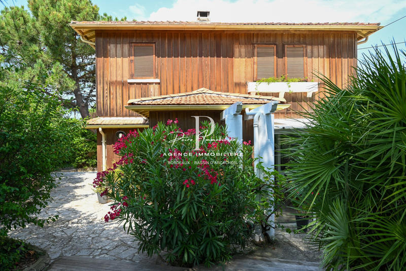 Villa - 220 m² - 11 pièces