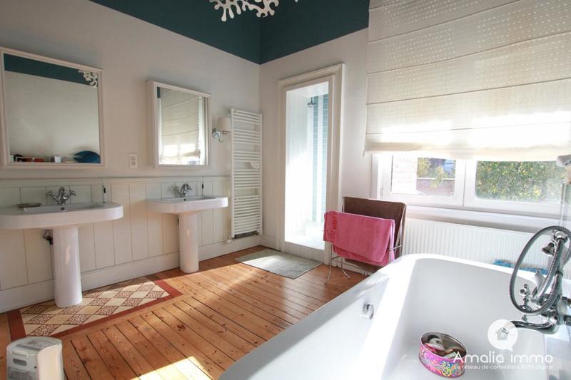 Demeure - 270 m² - 10 pièces