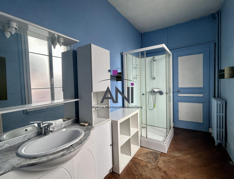 Maison - 270 m² - 11 pièces