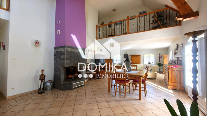 Maison - 242 m² - 6 pièces