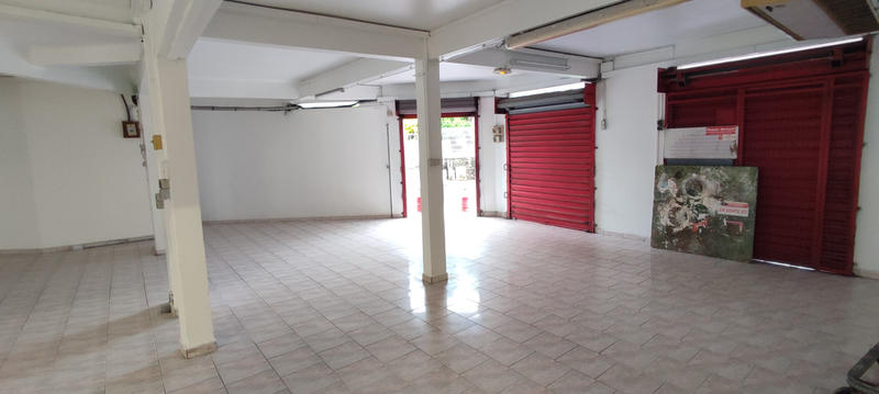 Local commercial - 213 m²