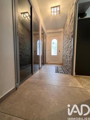 Maison - 250 m² - 6 pièces