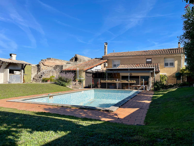 Maison - 240 m² - 8 pièces