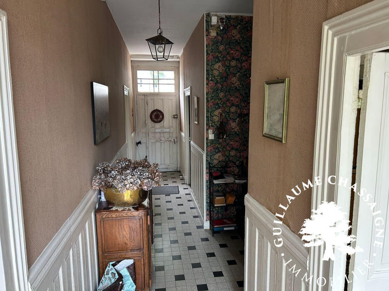 Maison traditionnelle - 224 m² - 13 pièces