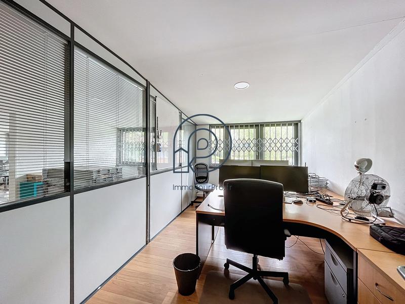 Bureau - 760 m²