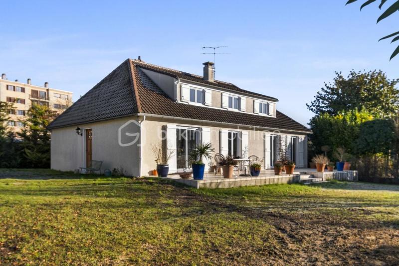 Maison - 189 m² - 8 pièces