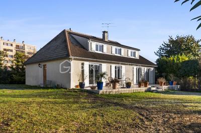 Maison - 189 m² - 8 pièces