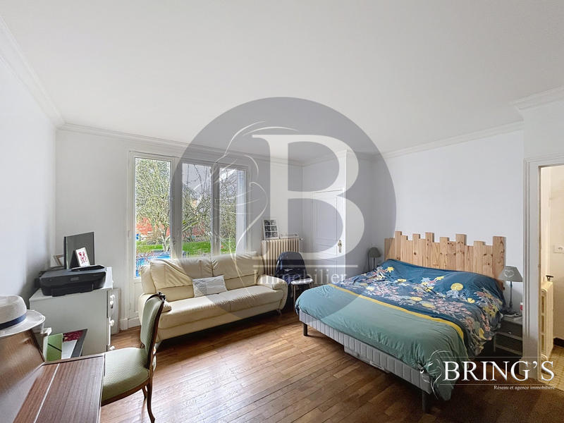 Maison - 196 m² - 9 pièces