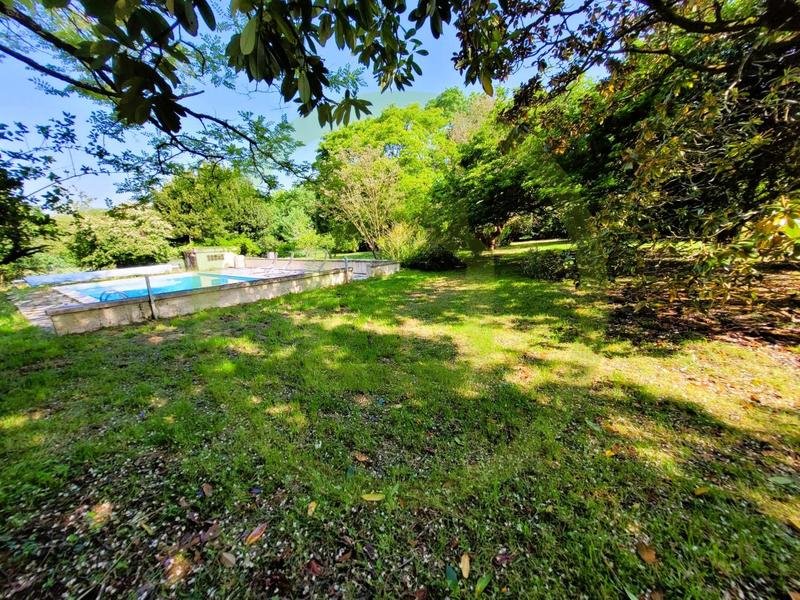 Maison - 380 m² - 9 pièces