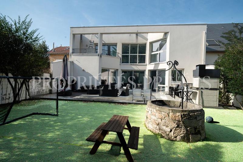 Maison - 309 m² - 6 pièces