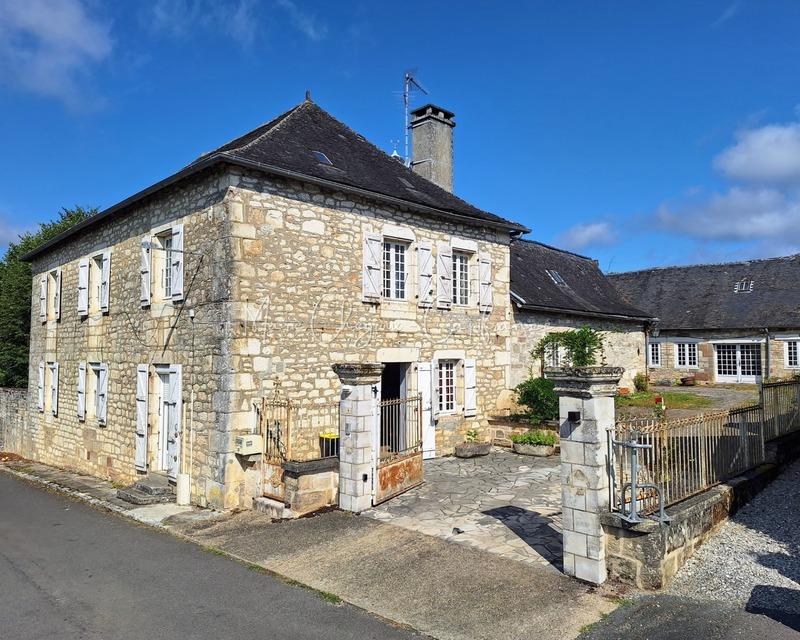 Maison - 222 m² - 8 pièces