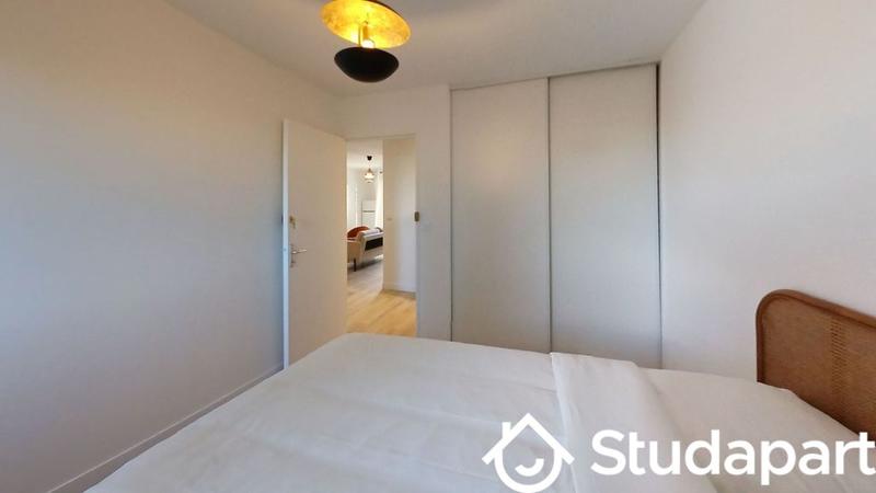 Chambre - 77 m² - 1 pièce