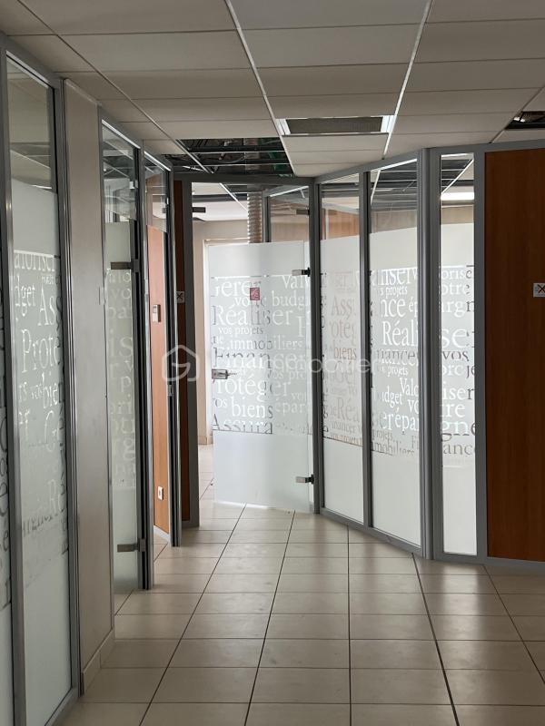 Local commercial - 150 m² - 5 pièces