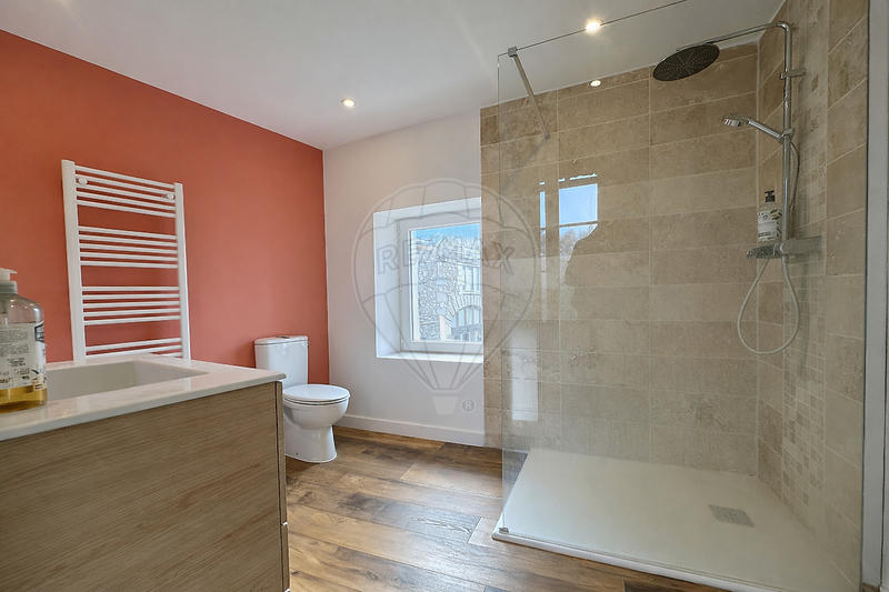 Maison - 210 m² - 7 pièces