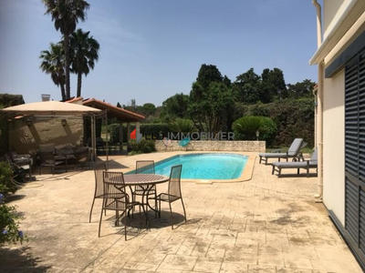 Maison - 260 m² - 6 pièces