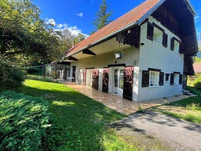 Propriété - 198 m² - 8 pièces