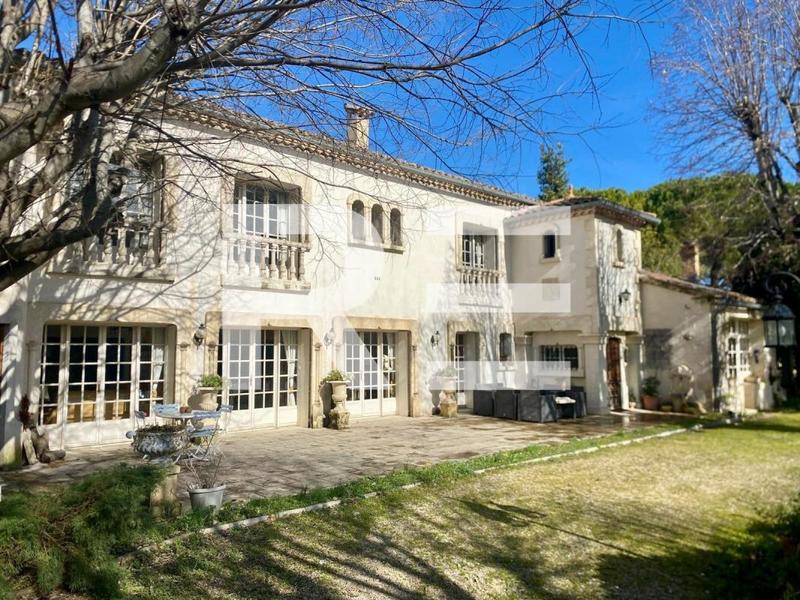 Maison de maîtres - 300 m² - 8 pièces