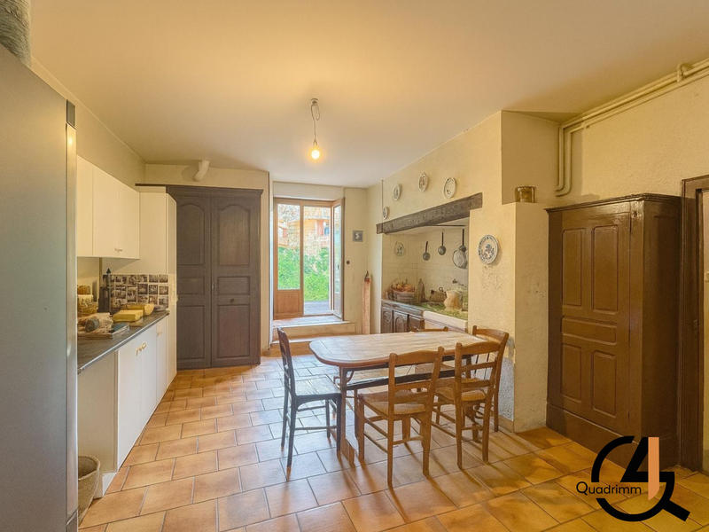 Maison - 280 m² - 6 pièces