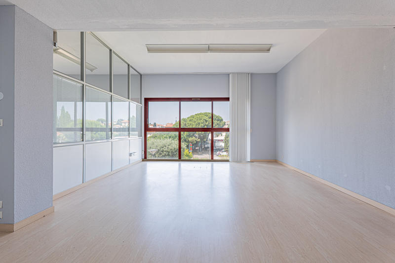 Local commercial - 150 m² - 5 pièces