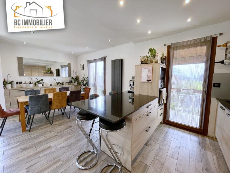 Appartement - 144 m² - 6 pièces