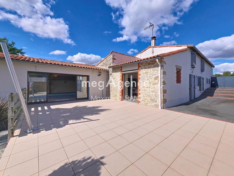 Maison - 166 m² - 8 pièces