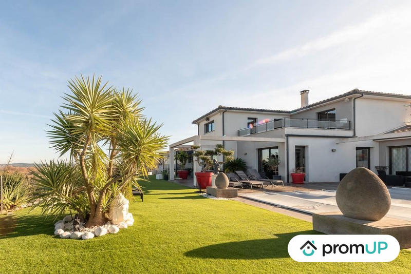 Maison - 260 m² - 7 pièces