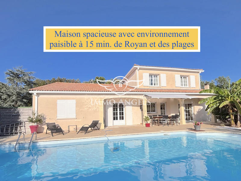 Maison traditionnelle - 179 m² - 8 pièces