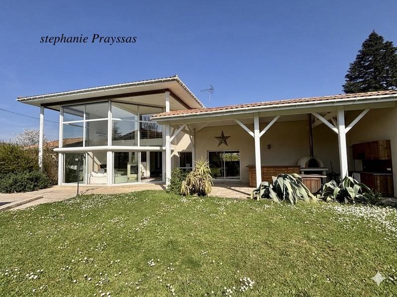 Maison - 235 m² - 6 pièces