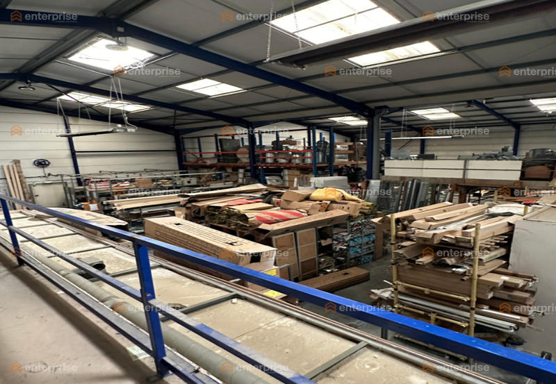 Local d'activité / Entrepôt - 1 300 m²