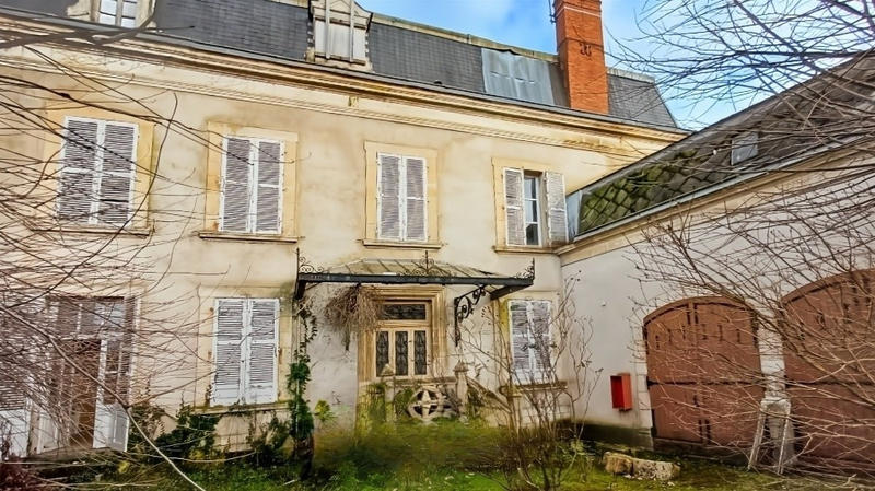 Maison - 270 m² - 10 pièces