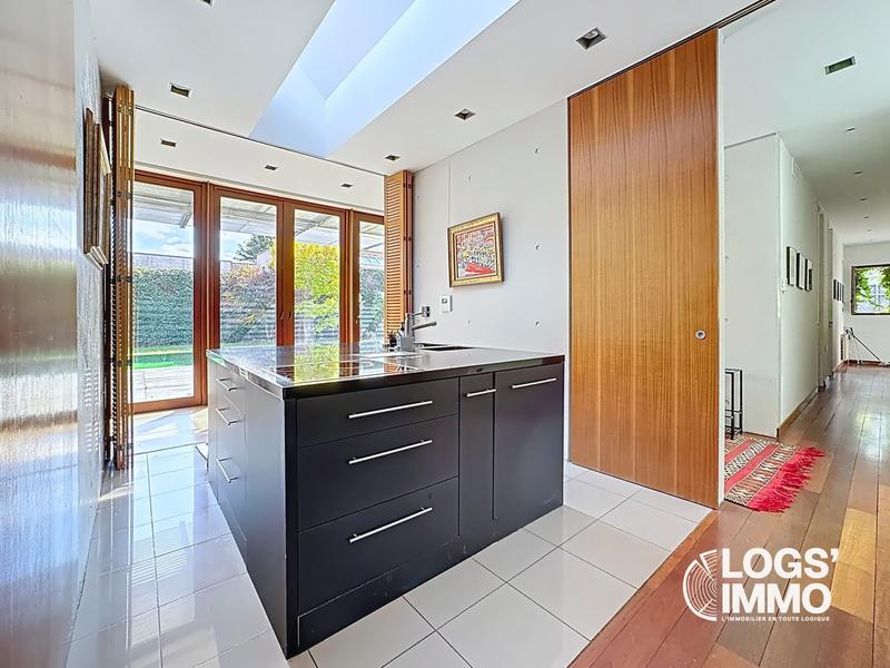 Maison contemporaine - 245 m² - 7 pièces