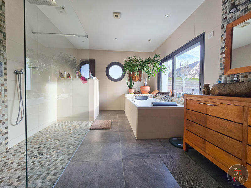 Maison contemporaine - 188 m² - 6 pièces