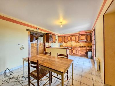 Maison traditionnelle - 172 m² - 7 pièces