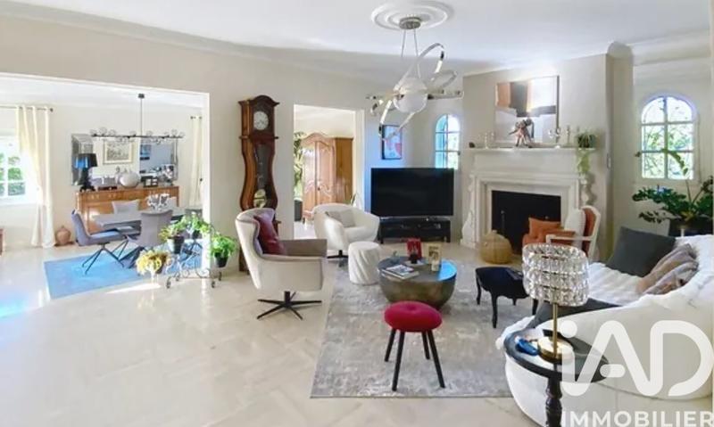 Maison - 260 m² - 7 pièces