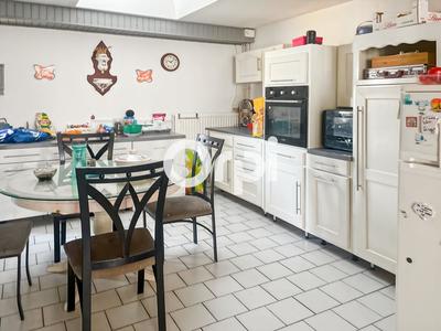 Immeuble - 227 m² - 9 pièces