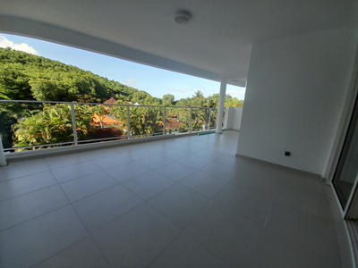 Appartement - 99 m² - 4 pièces