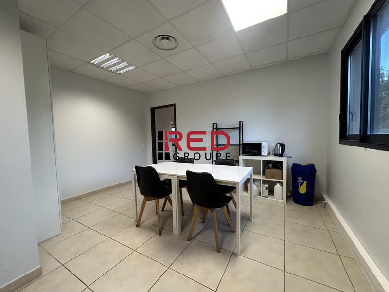 Bureau - 244 m²