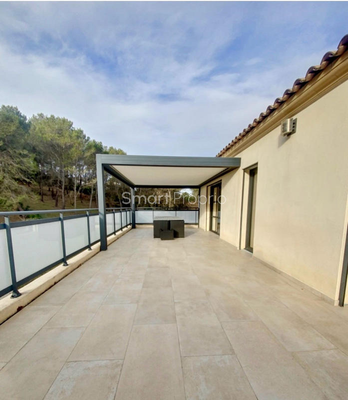 Propriété - 250 m² - 6 pièces