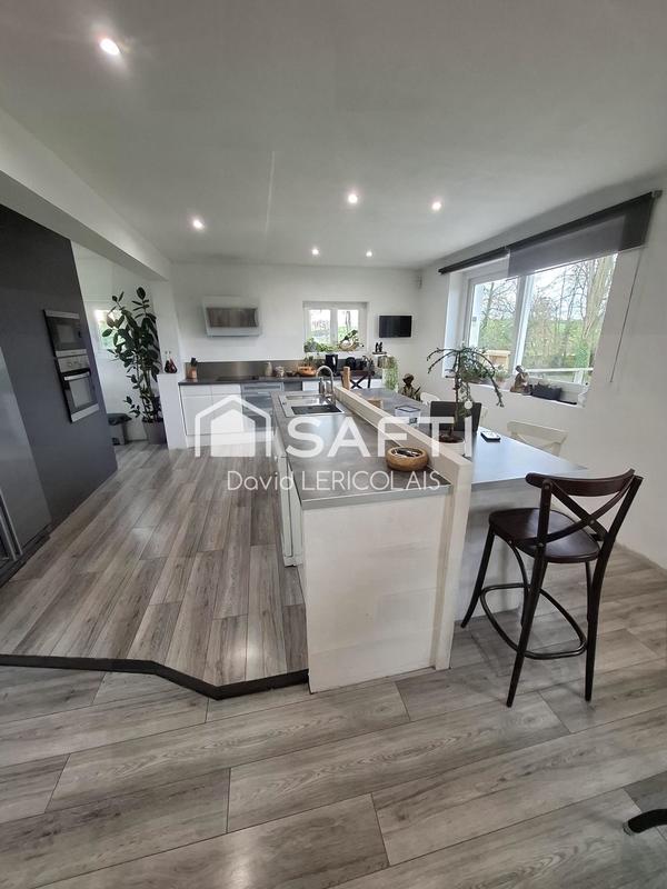 Maison - 210 m² - 8 pièces