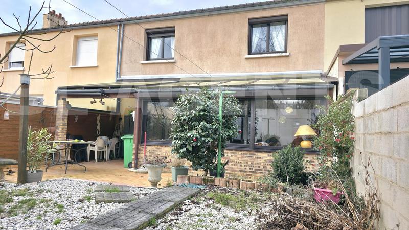 Maison - 96 m² - 5 pièces